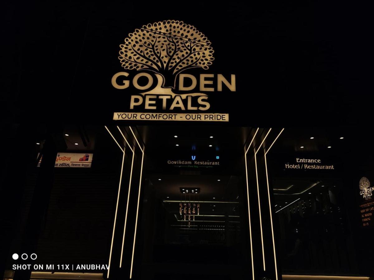 Hotel Golden Petals Váránaszi Kültér fotó