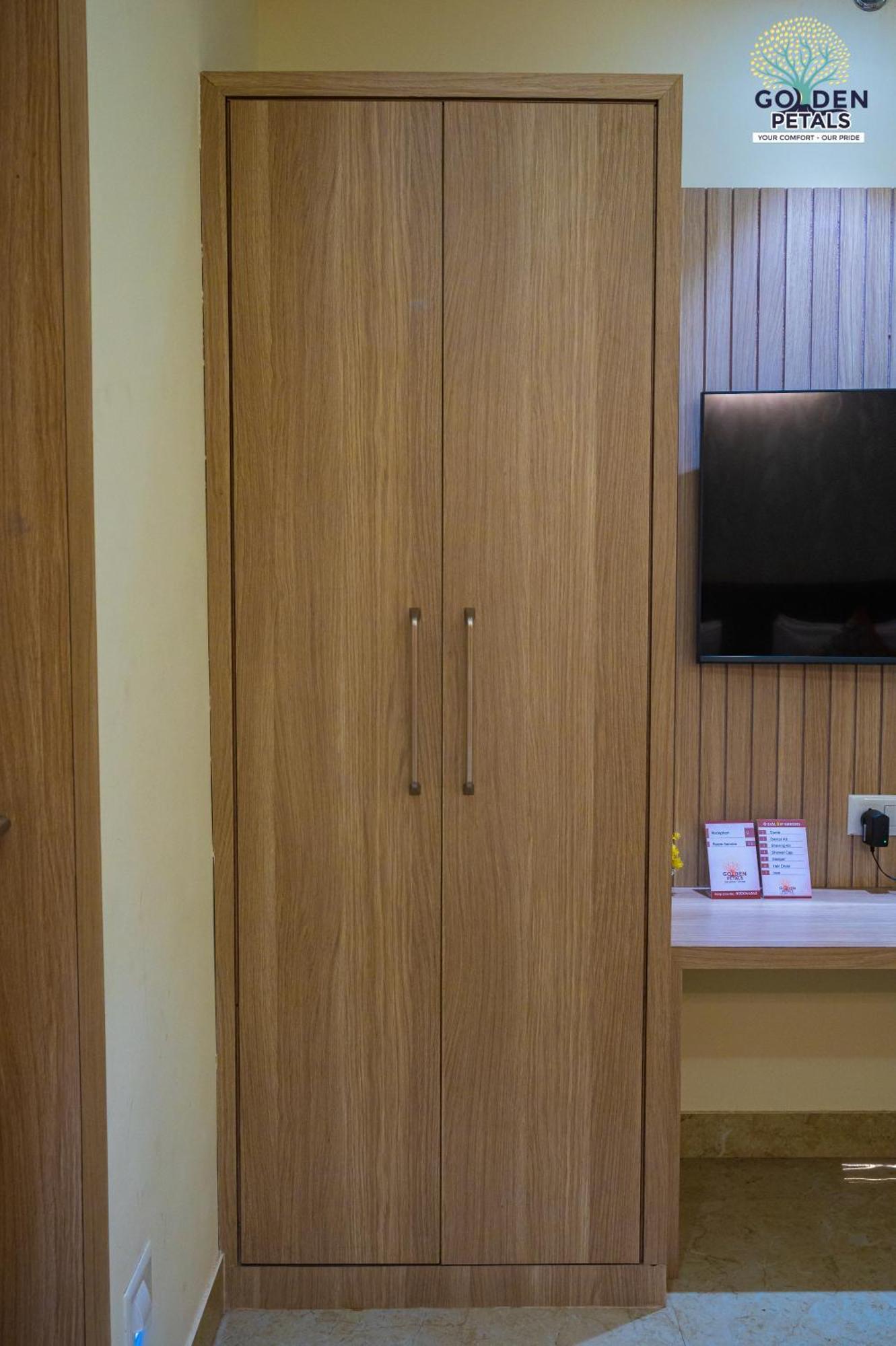 Hotel Golden Petals Váránaszi Kültér fotó