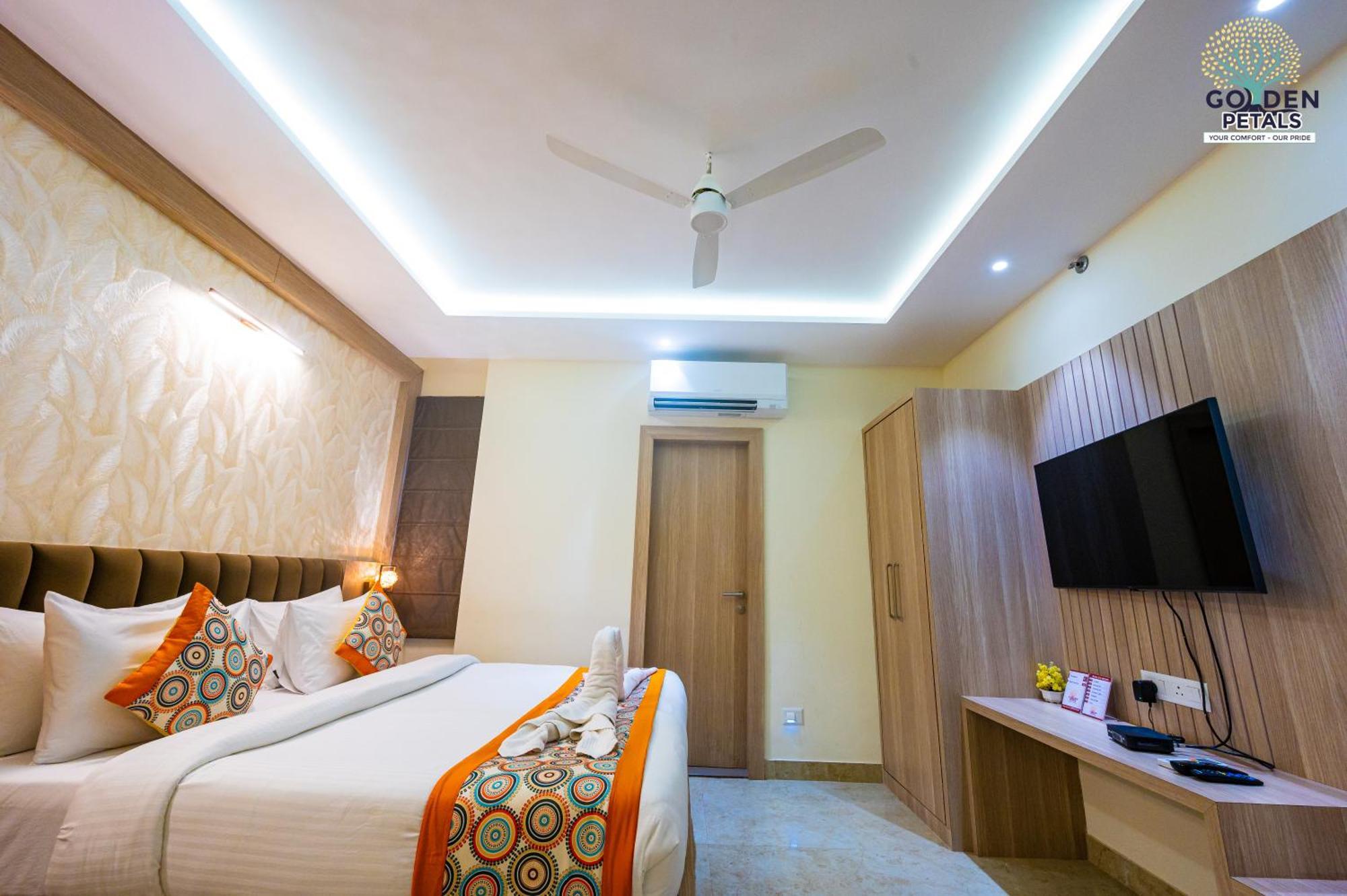 Hotel Golden Petals Váránaszi Kültér fotó