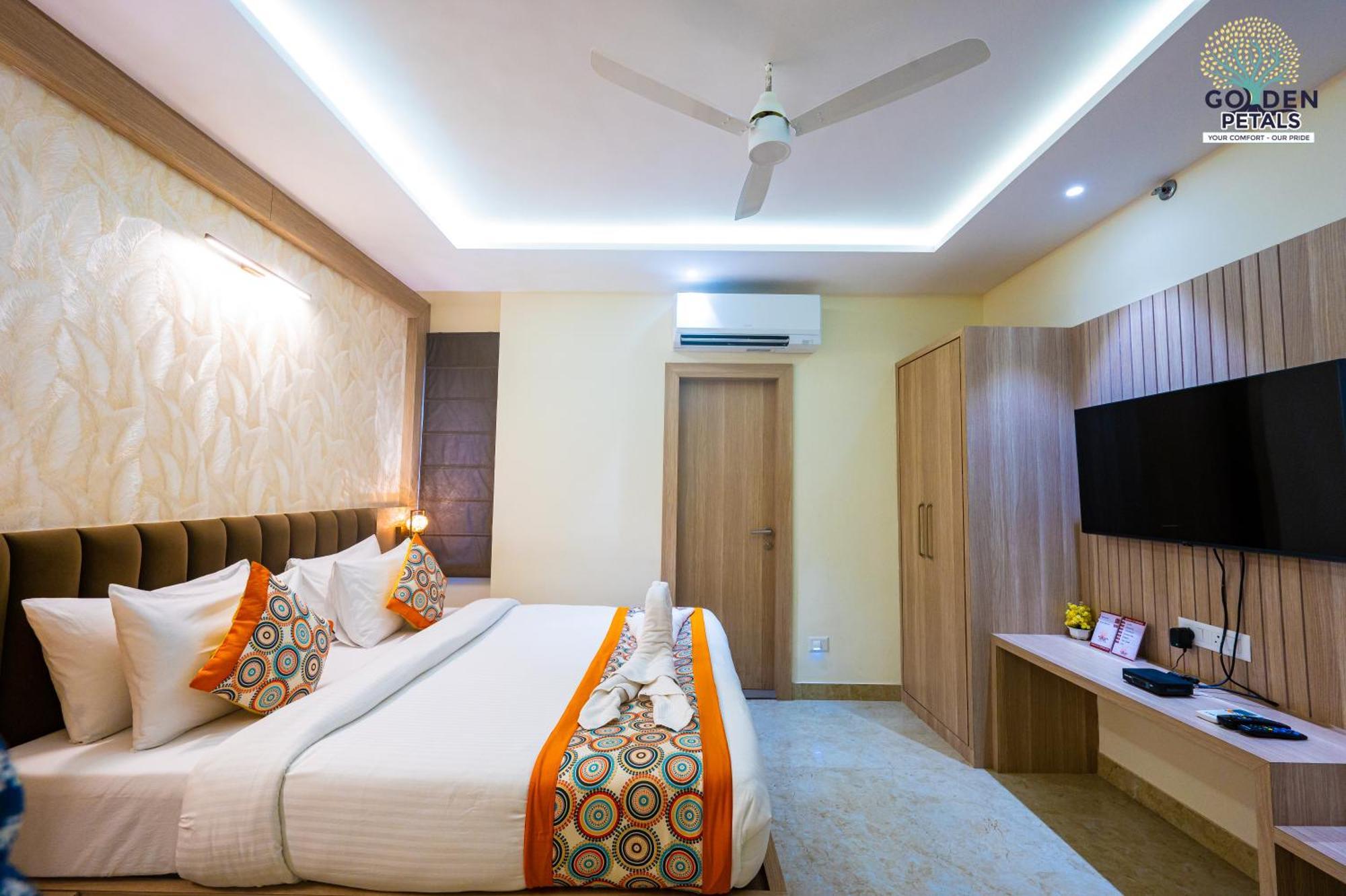 Hotel Golden Petals Váránaszi Kültér fotó