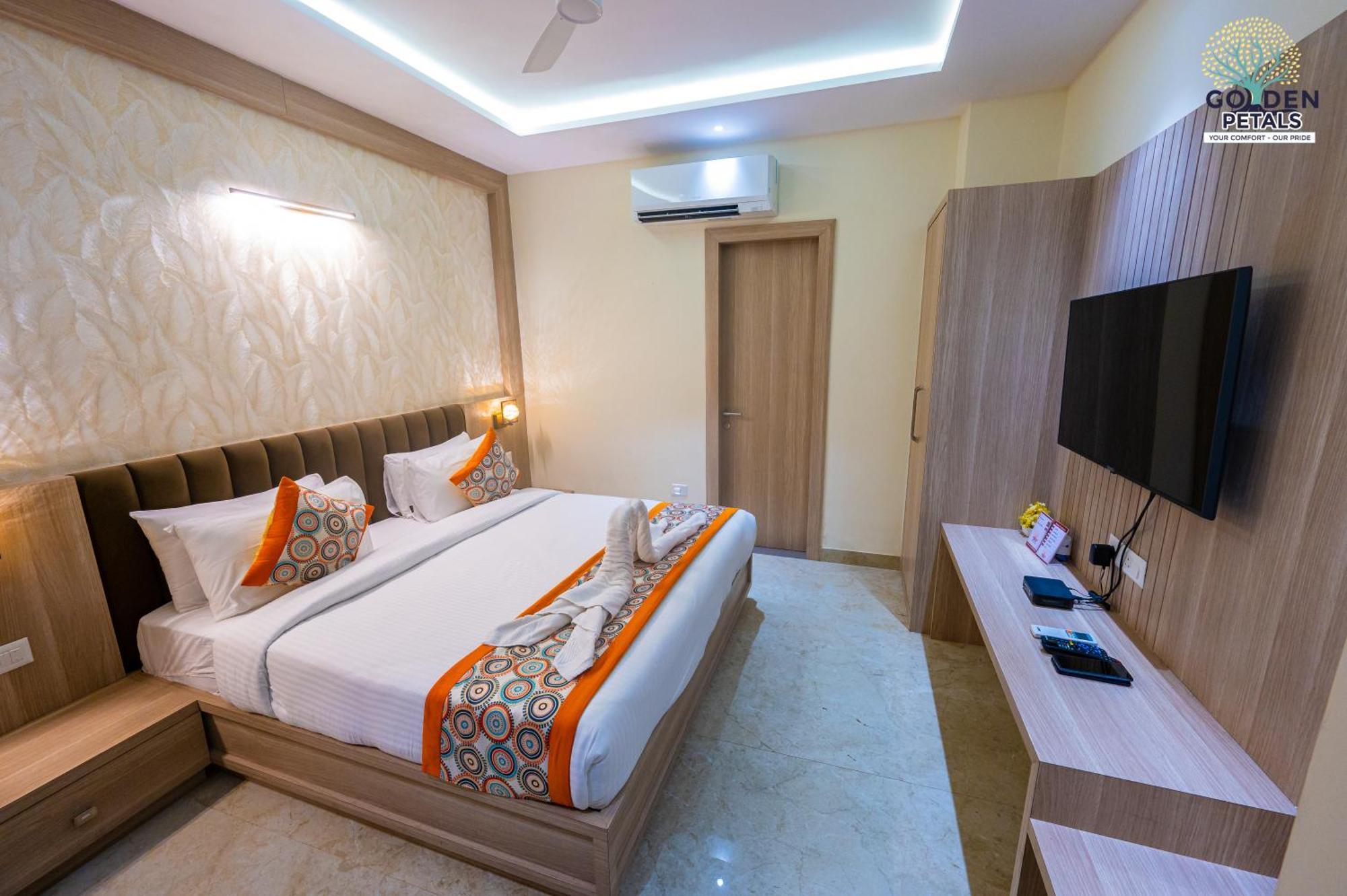 Hotel Golden Petals Váránaszi Kültér fotó