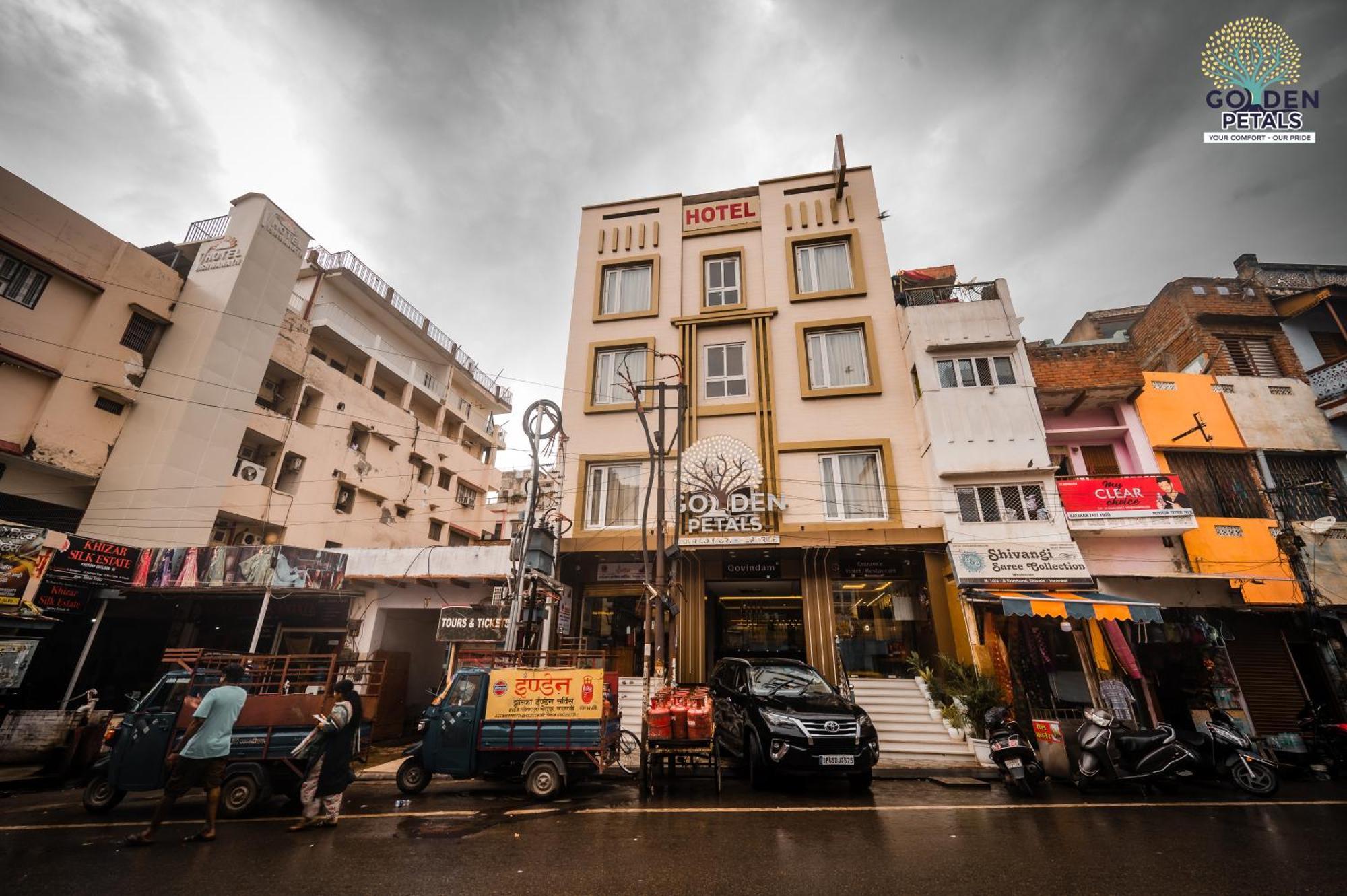 Hotel Golden Petals Váránaszi Kültér fotó