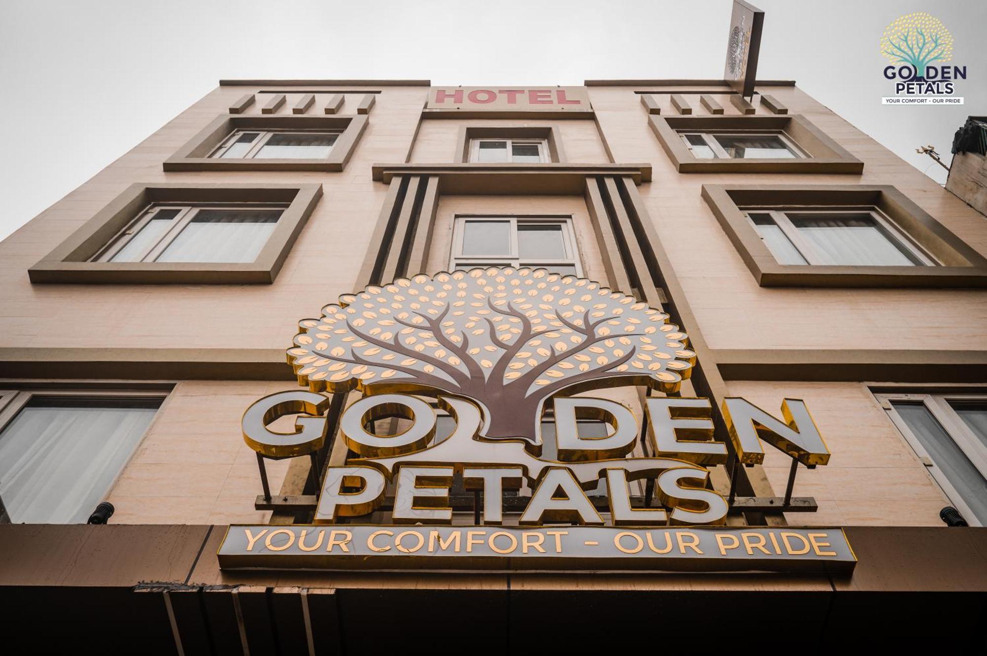 Hotel Golden Petals Váránaszi Kültér fotó