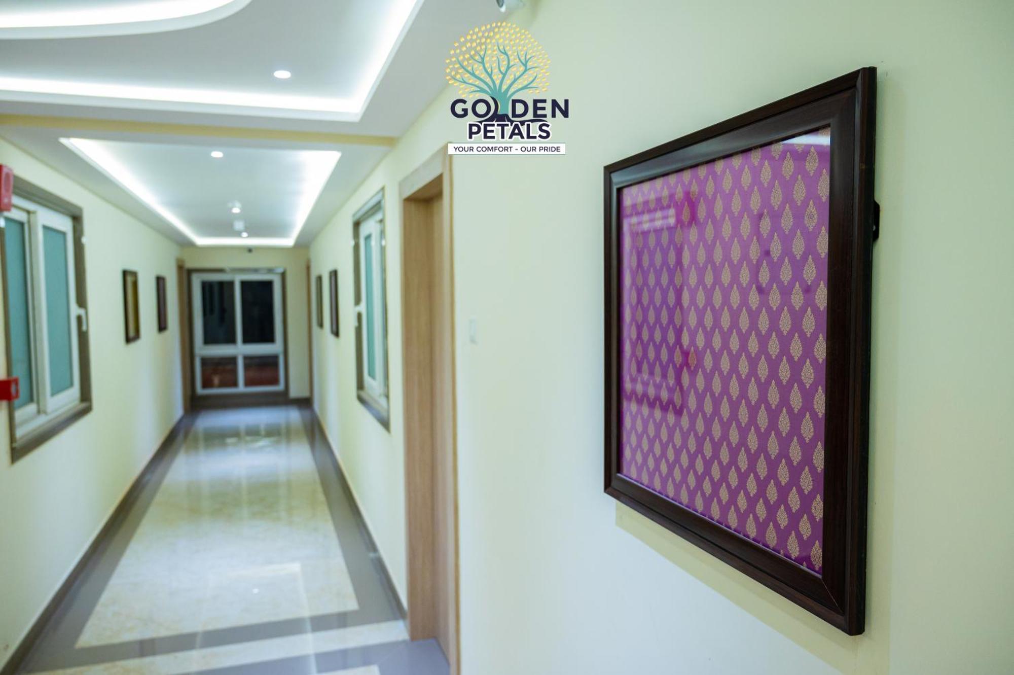 Hotel Golden Petals Váránaszi Kültér fotó
