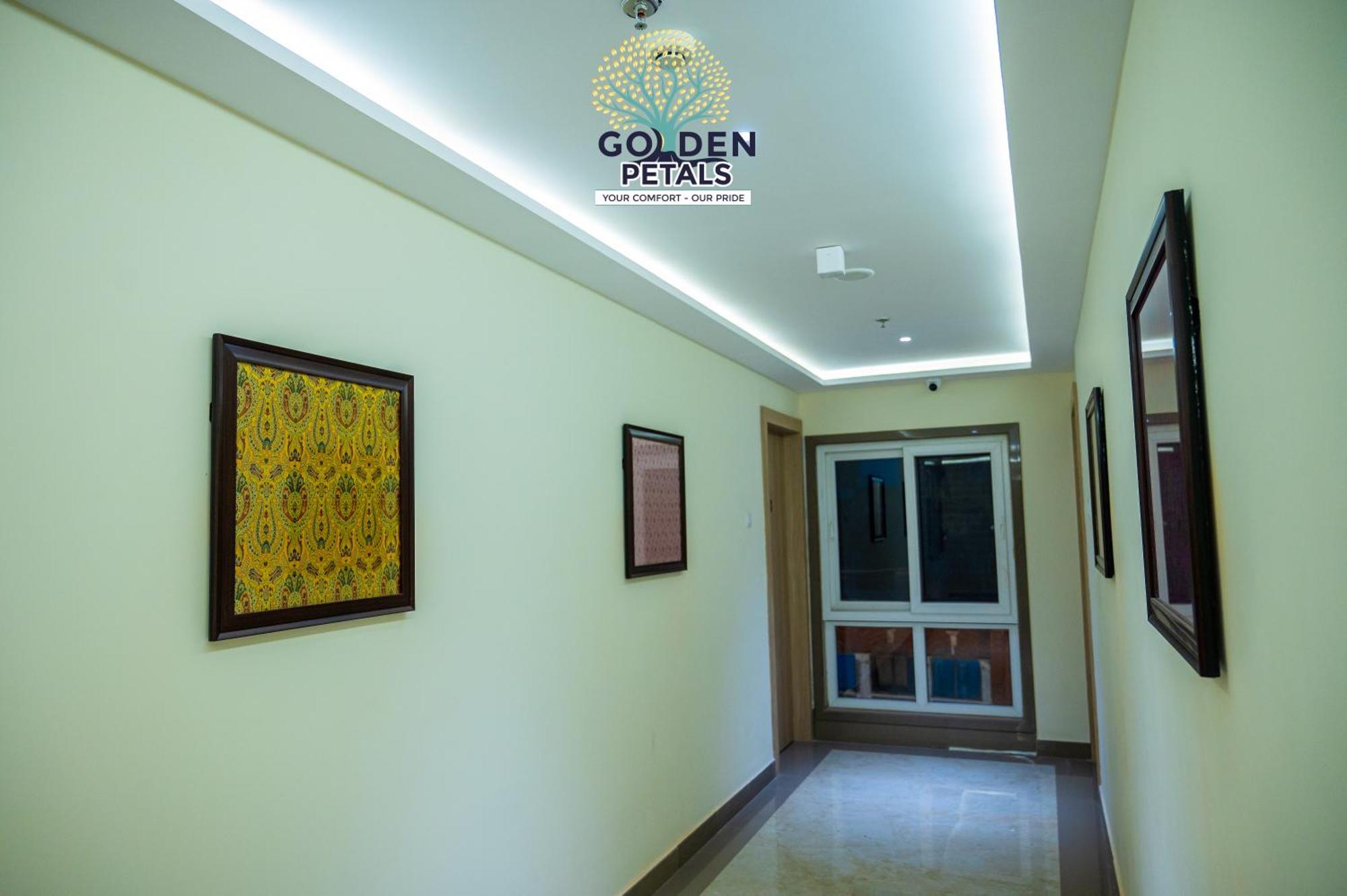 Hotel Golden Petals Váránaszi Kültér fotó