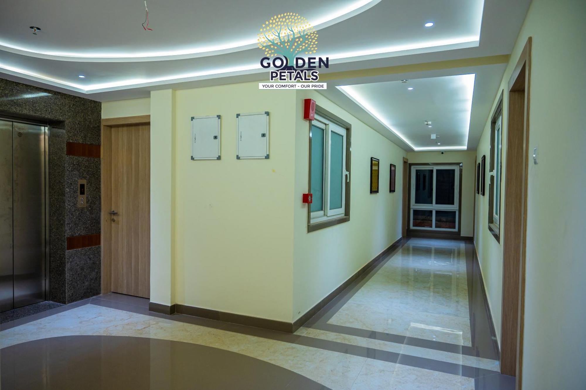 Hotel Golden Petals Váránaszi Kültér fotó