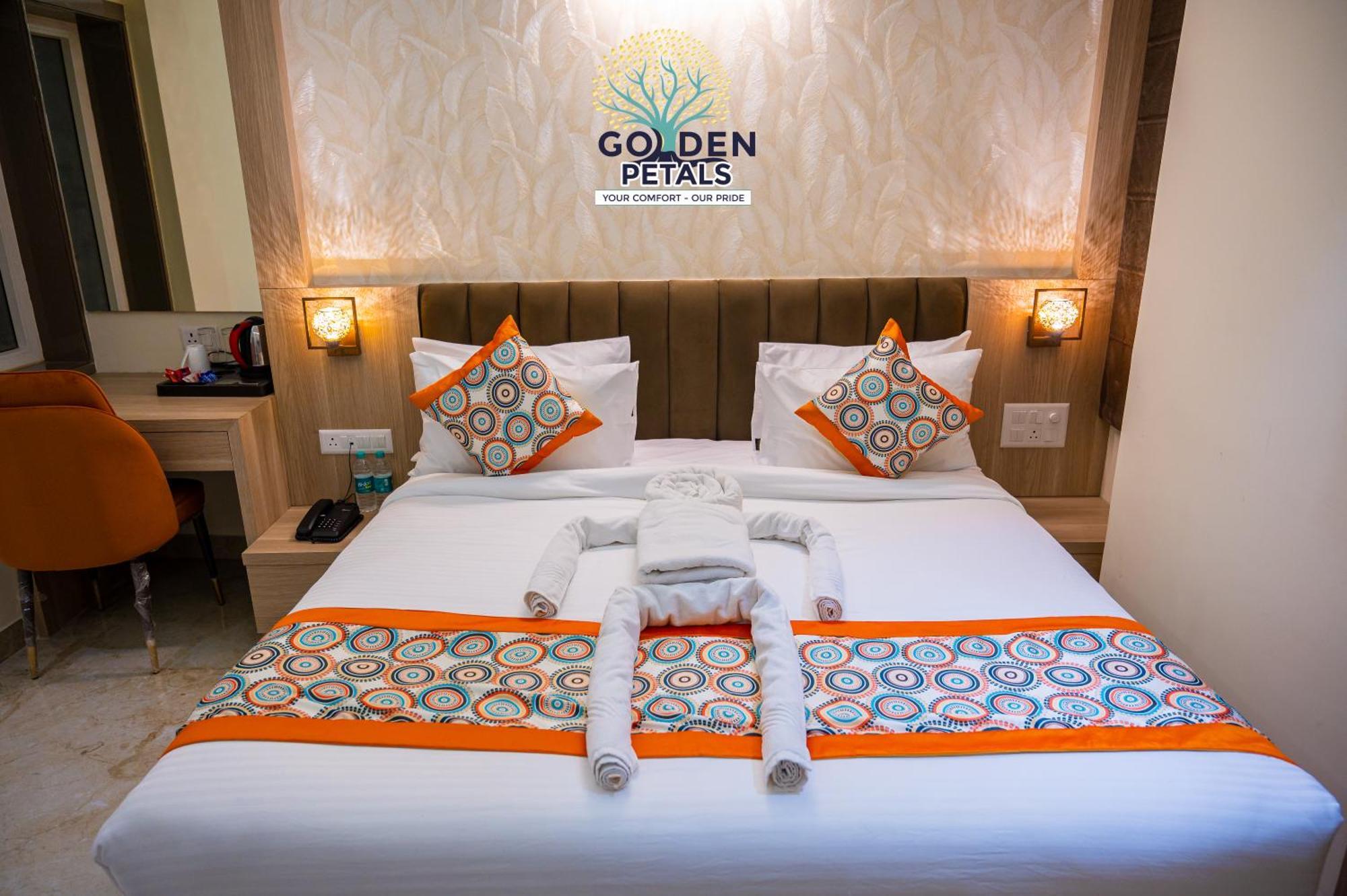 Hotel Golden Petals Váránaszi Kültér fotó